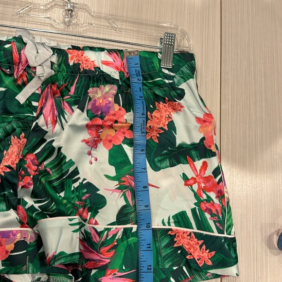 Victoria Secret NWT Satin colorful Short Pijama Set. - Picture 11 of 13